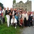 Les participants devant le château de Leamenah
